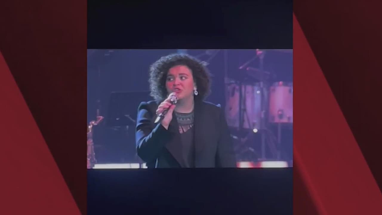 Lucerito Mijares se 'roba' el show durante concierto de sus padres