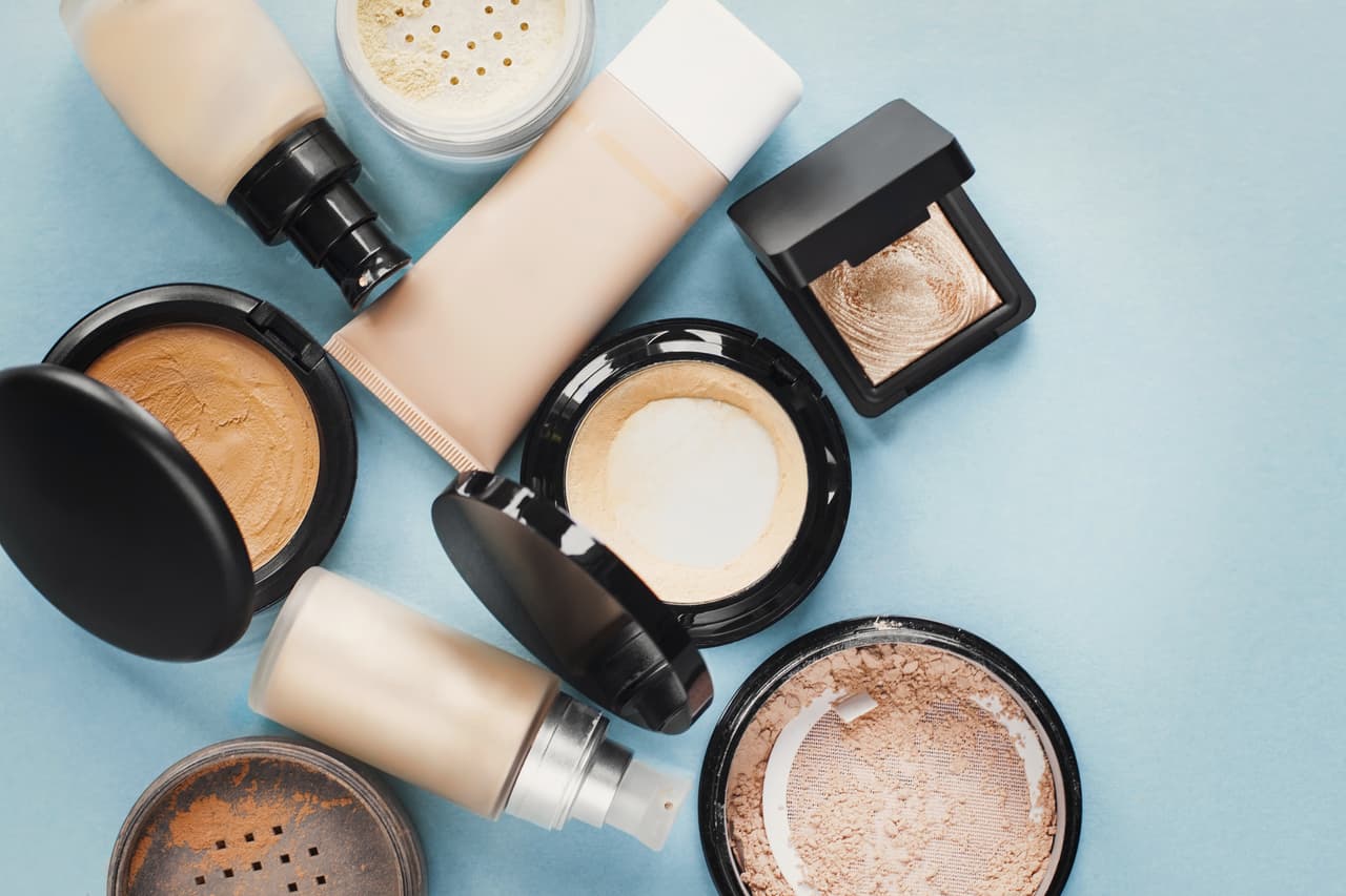 Base de maquillaje. Busca una que sea lo más parecida al tono y tipo de tu piel.
