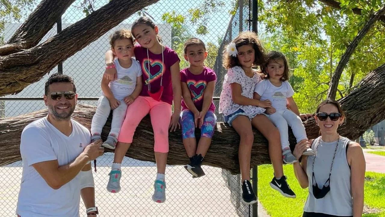 Desde una tirolesa, Jacky Bracamontes y sus hijas se lanzaron a un cenote y así fue su increíble experiencia
