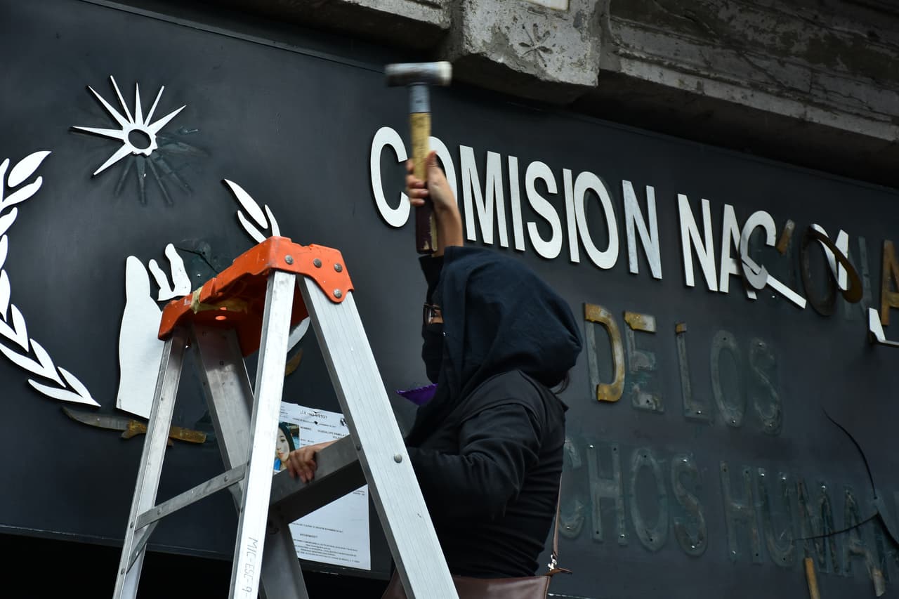 Feminist groups take over the facilities of the Human Rights Commission (CNDH) to use it as shelter for victims of gender violence and to protest for female rights. Where: Mexico City, Mexico When: 06 Sep 2020 Credit: Eyepix/Cover Images **EDITORIAL USE ONLY**