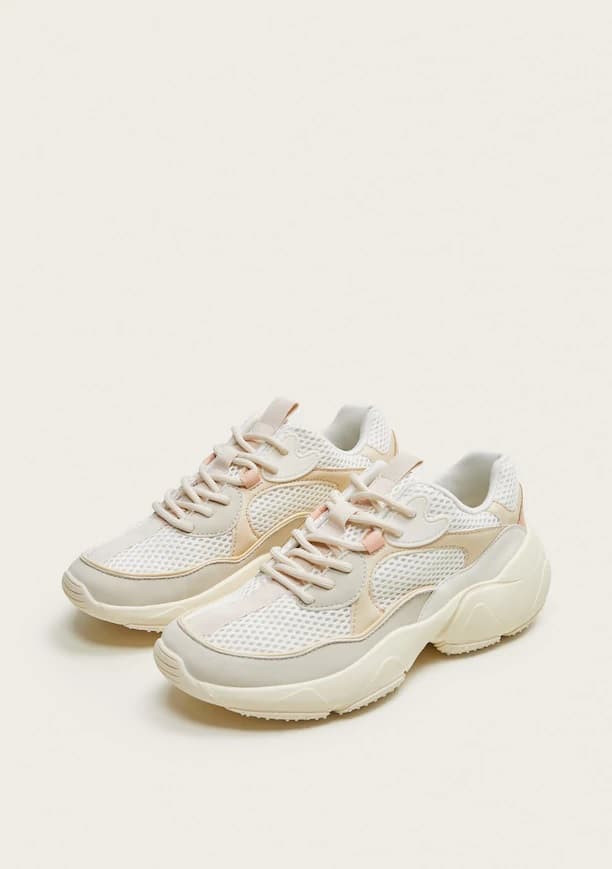 Tenis de suela ancha estilo Dad Fashion.