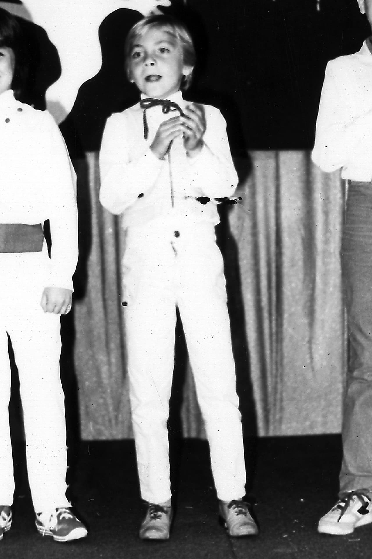 Cristian Castro también se dio a conocer desde muy pequeño por su madre Verónica Castro, y a sus 6 años estuvo en la telenovela ‘Derecho de nacer’. Poco tiempo después, también se lanzó como cantante, grabando su primer disco titulado ‘Kristian y sus pollitas’. 
<br>