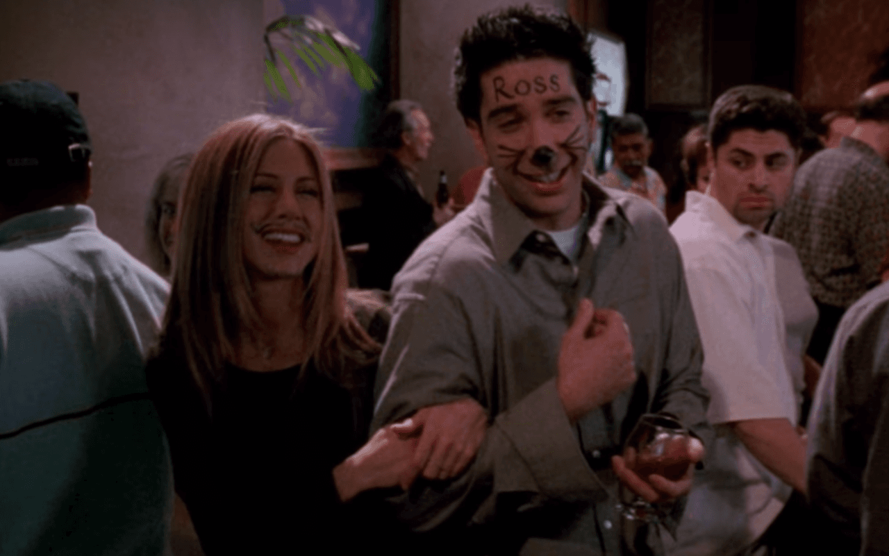 Cuando ella le pide que deje de ver a Rachel para salvar el matrimonio, él se niega, por lo que Emily le pide el divorcio. Sorprendentemente, no fue su única boda fallida, pues tiempo después, Ross se casó con Rachel por una borrachera en Las Vegas y una vez más, tiene que divorciarse.