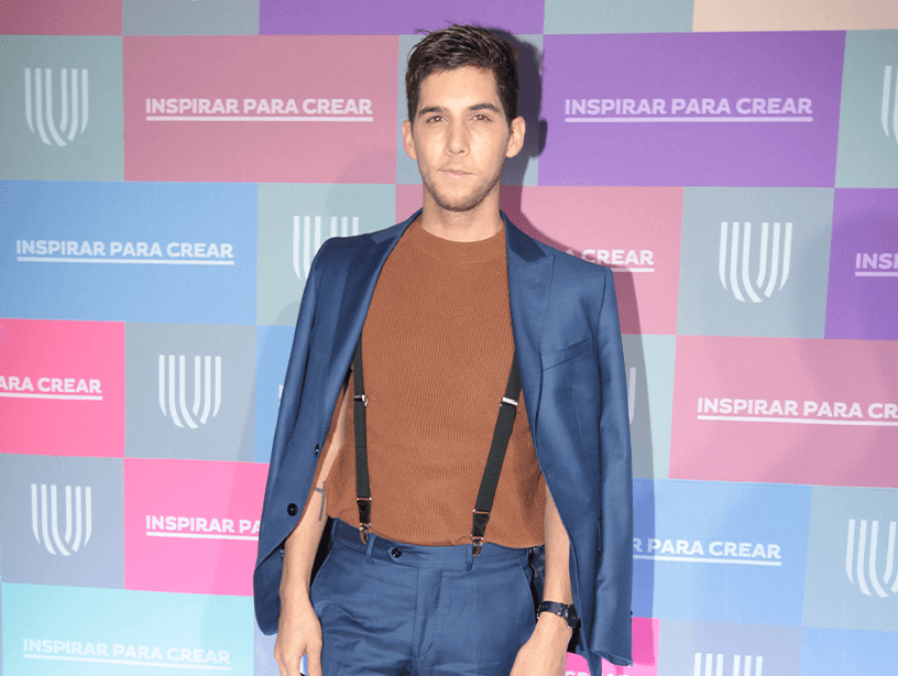 Mauricio Garza, nuevo conductor de ‘Miembros al aire’ tomó el control de la transmisión en vivo de la alfombra morada de 'Canal U'