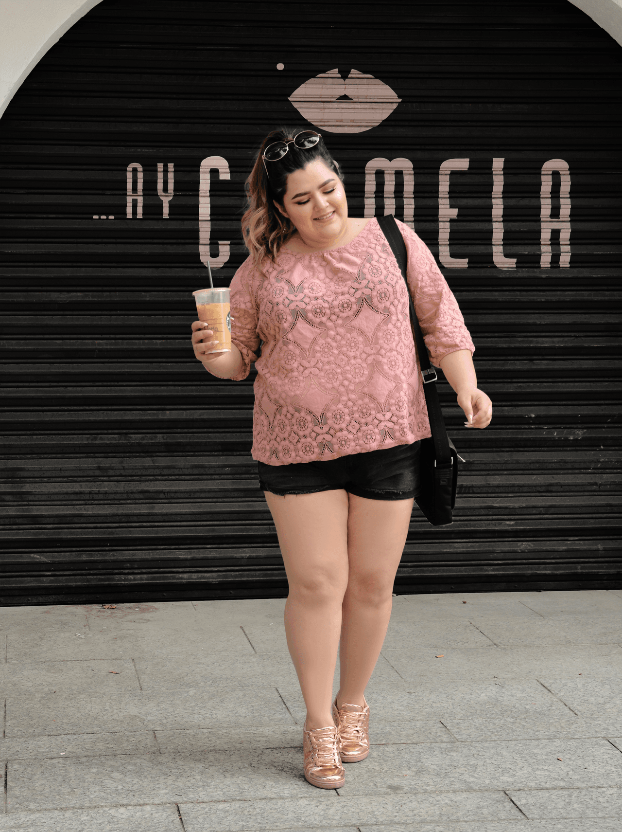 Viajar ligero de equipaje es el primer consejo de la experta en moda, Priscila Arias. Literal, saca del closet toda la ropa que ya no te queda, y que hace que tu vida se convierta en una tortura cada vez que te la pones