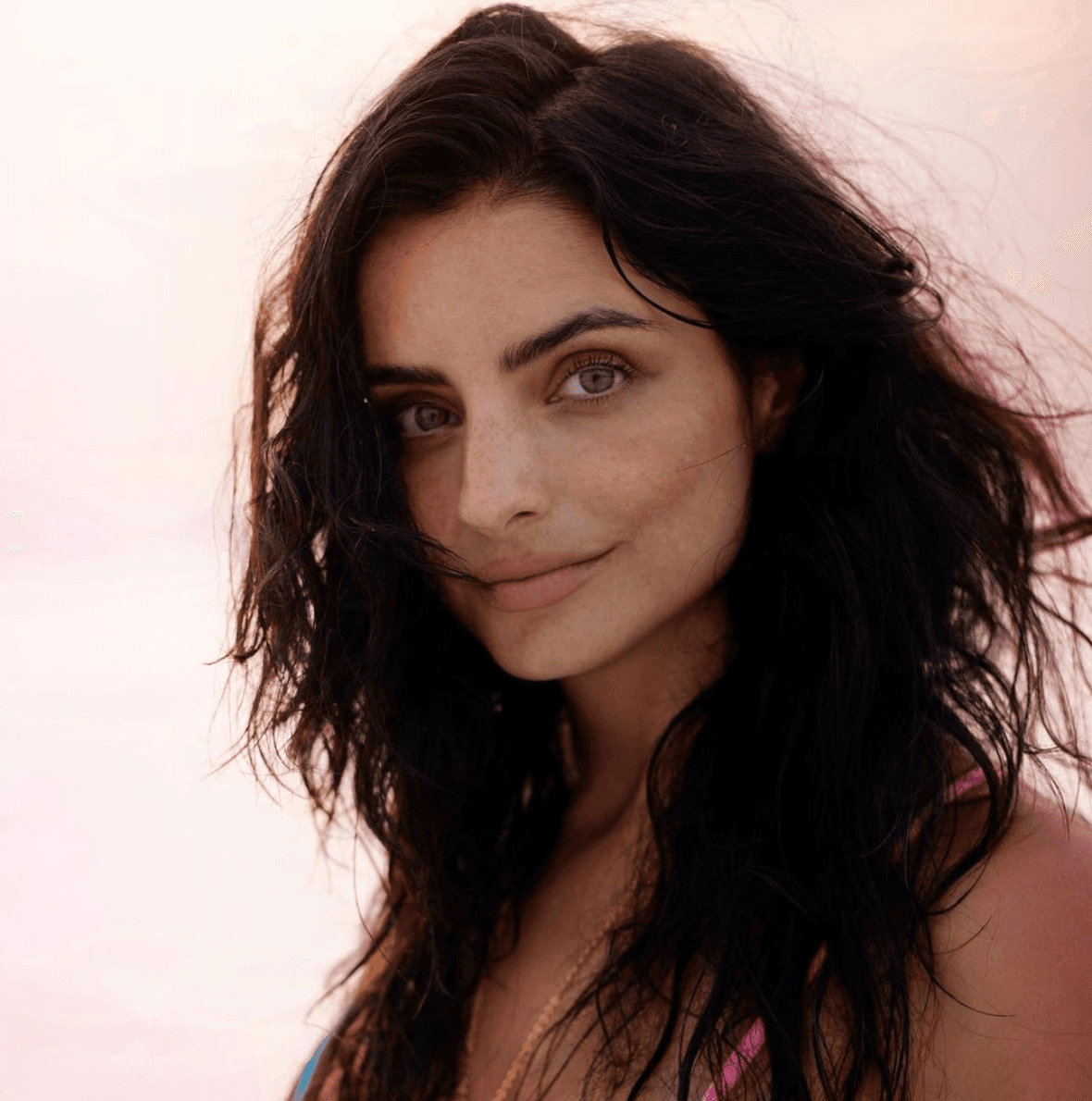 Aislinn Derbez publica foto muy 'empoderada'