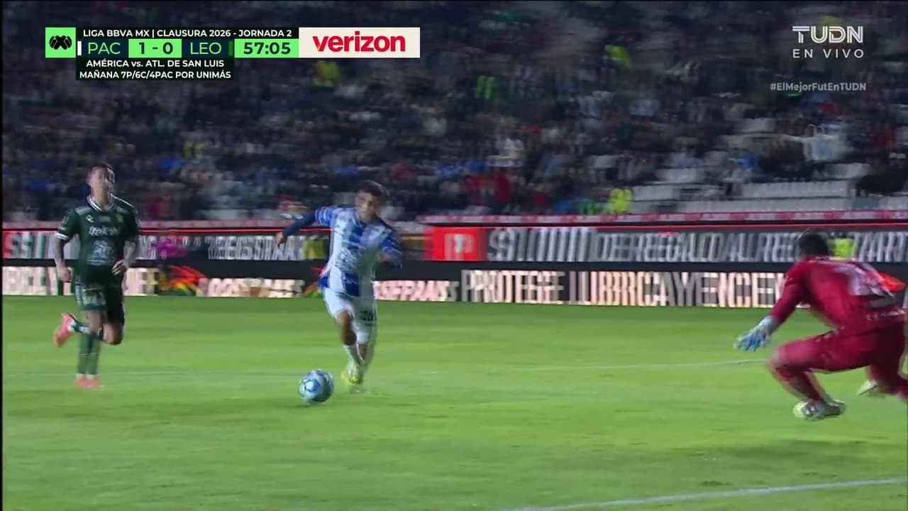 ¡El oso de la jornada! Bautista queda solo en el área y deja ir el 2-0