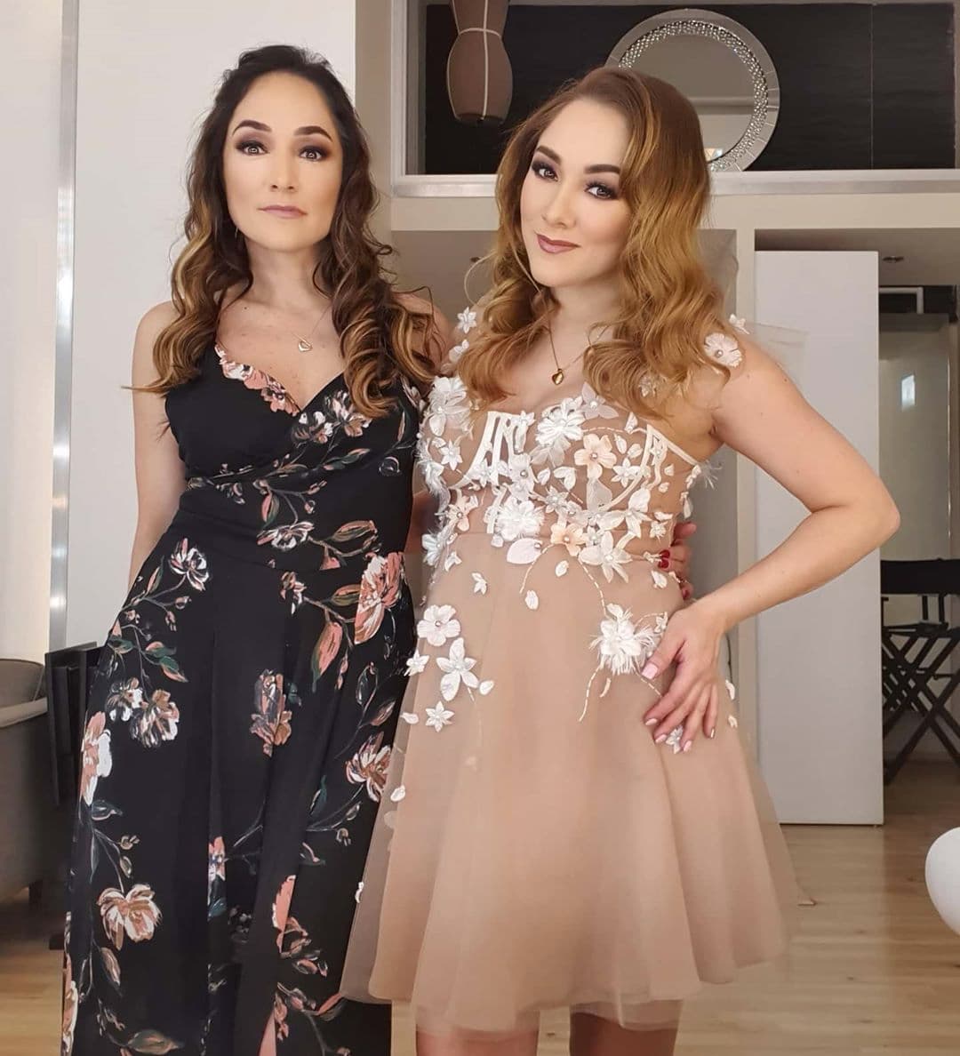 Una de las personas que la ha apoyado durante su dulce espera es su hermana Silvia, a quien le escribió un emotivo texto. “Ella es bonita por donde la veas, inteligente, noble, divertida, mi ejemplo a seguir, el mejor regalo que me hicieron mis papás, la mamá de mi persona favorita @diegoaquirozg. Ella es mi mejor amiga y además es mi hermana. Te amo”, añadió.