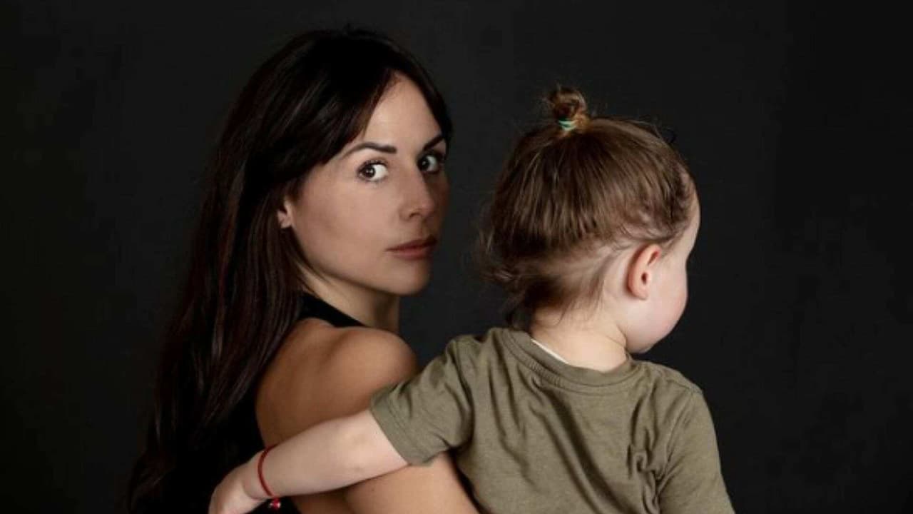 Hijo de Zuria Vega lleva el rock en la sangre, este video lo demuestra