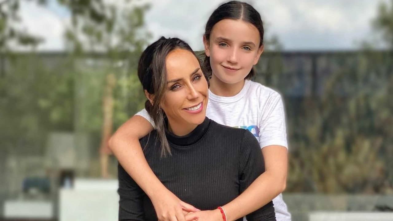 Hija de Inés Gómez Mont enamora con su voz al cantar ‘Rolling In The Deep’ de Adele