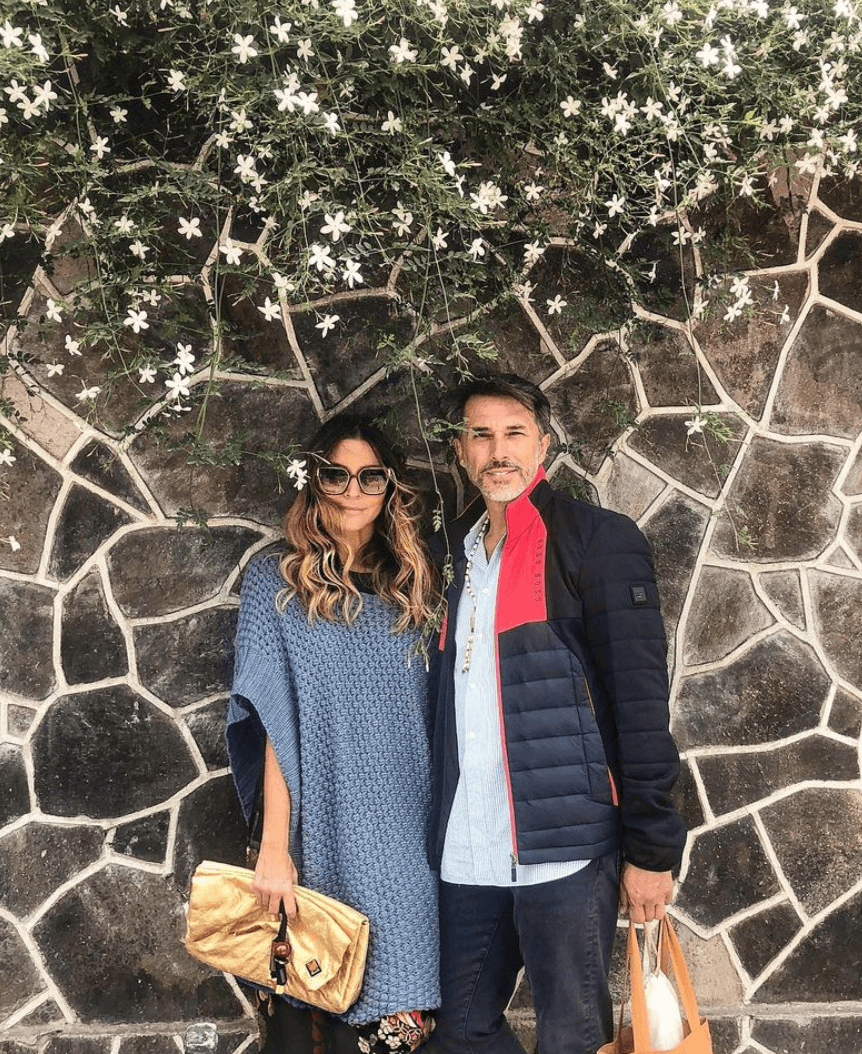 Issabela Camil y Sergio Mayer se conocieron en el 2006 mientras grababan la telenovela ‘La fea más bella’ y ahí comenzó su historia de amor. 
<br>
<br>Al poco tiempo de relación se casaron y en el 2010 recibieron a su primera hija, Victoria. Dos años más tarde a Antonia. Tienen uno de los matrimonios más estables de la farándula.
<br>