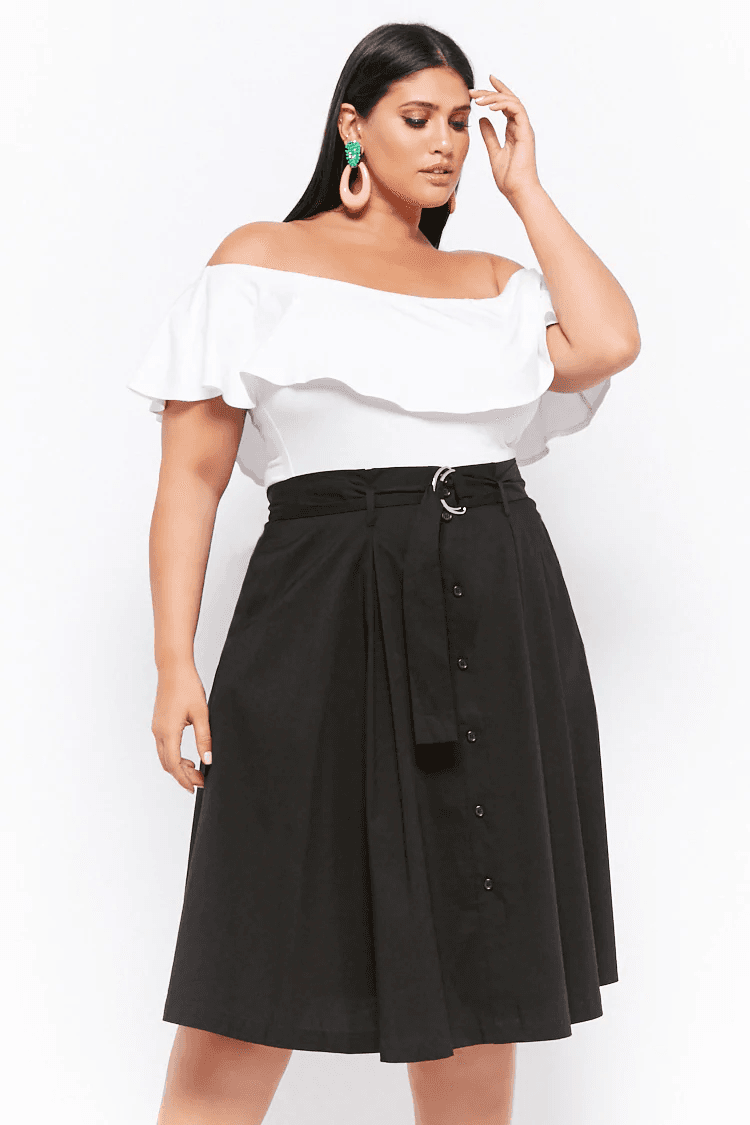 Falda plizada con cinturón. Marca: Forever 21.