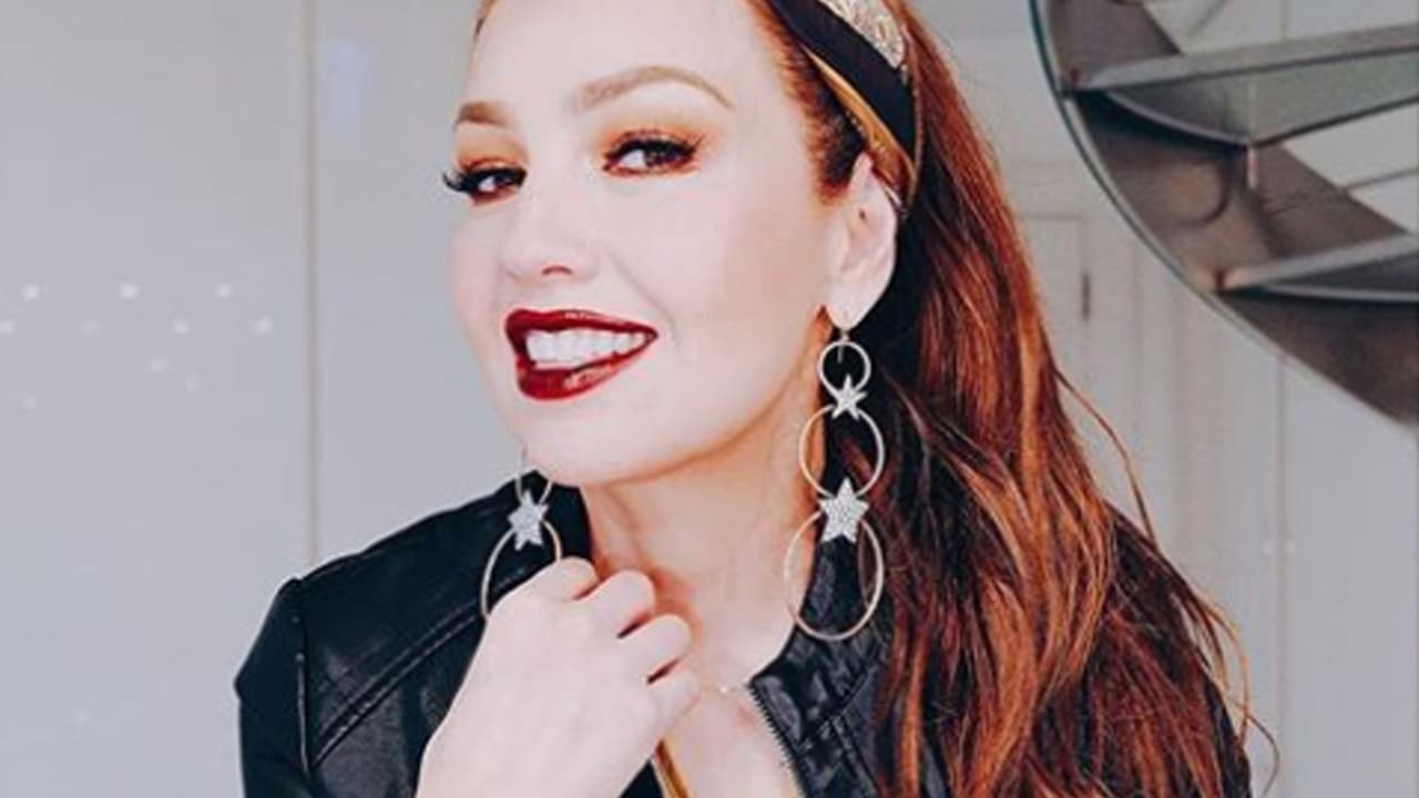 Thalía hace la limpieza en pleno cine