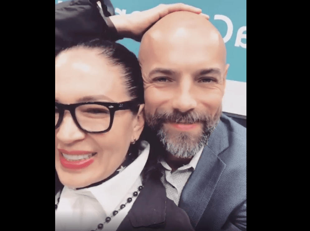 Aunque el tema parecía quedarse en eso, sólo secreto accidentalmente revelado, a principios de este mes, Andrade visitó el programa de radio de Javier Poza y terminó por ceder ante los cuestionamientos del conductor por saber si era Verónica Castro su exesposa simbólica. “A mí me gustaría que Verónica estuviera en la línea. Vero, ¿nos escuchas? En el nombre de nuestra amistad, quiero que ella me desmienta”, dijo Yolanda a Poza.