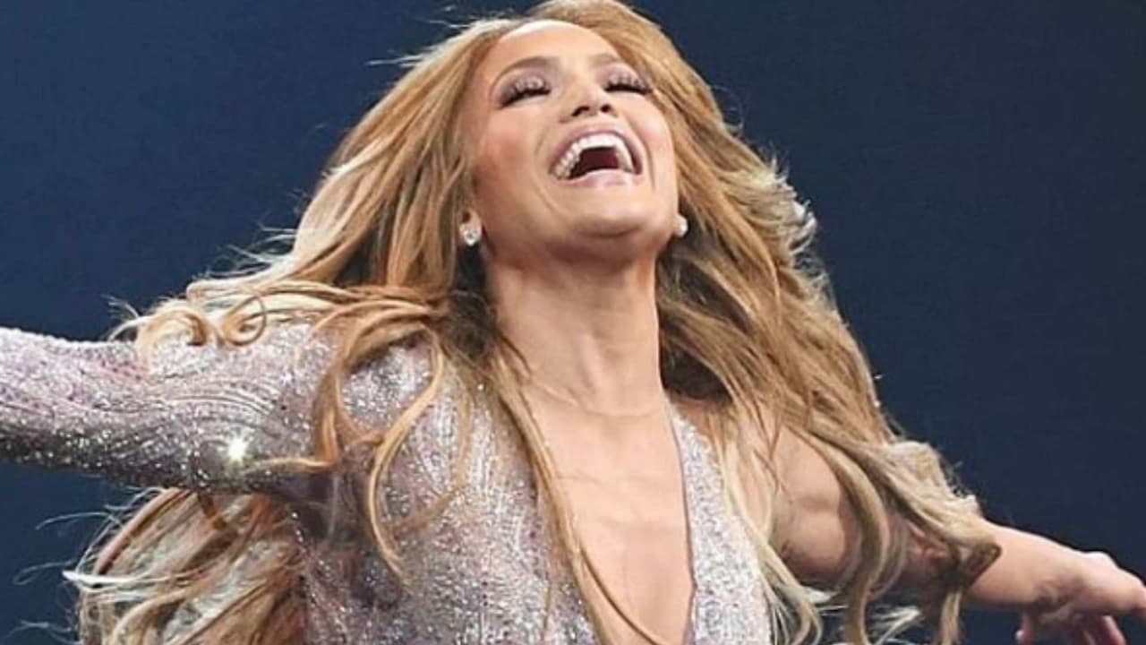 Demandan a Jennifer Lopez por un controversial look en Egipto