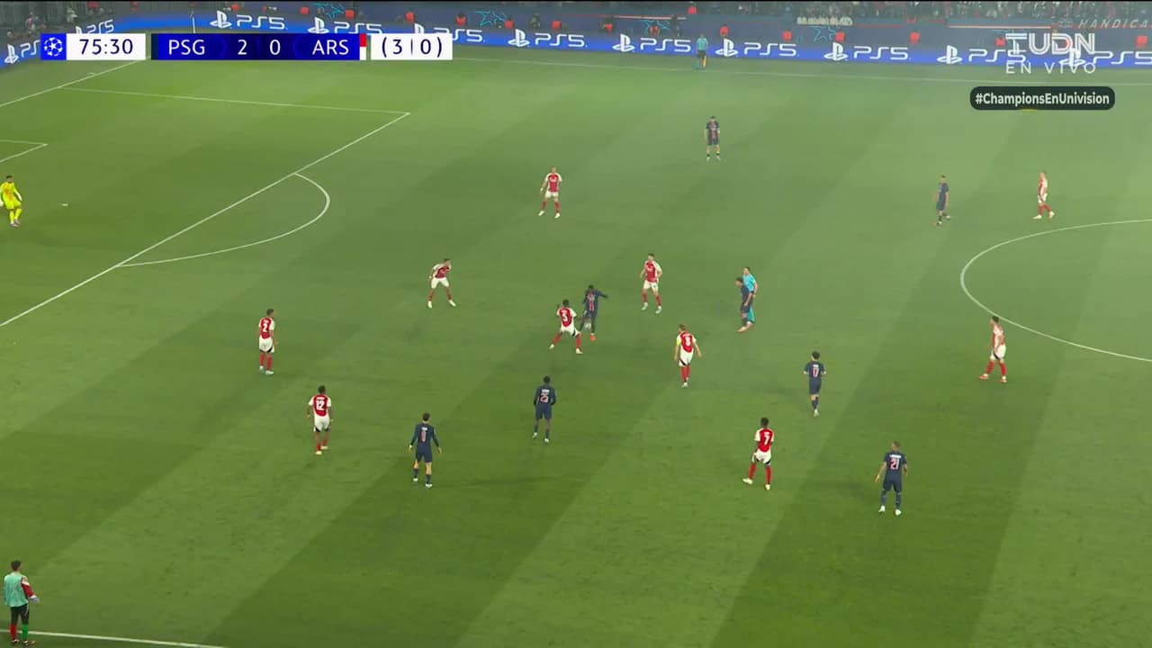 ¡GOL!  anota para Arsenal. Bukayo Saka