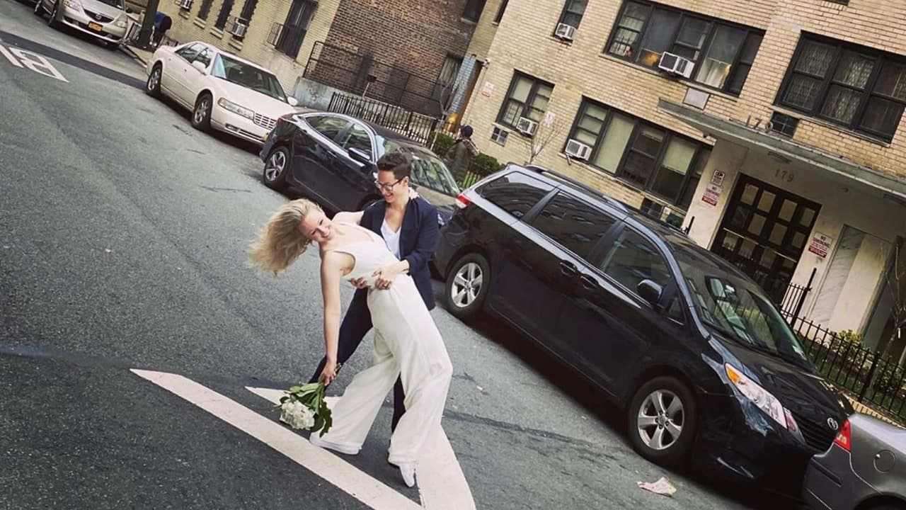 ‘¡Amor en tiempos de coronavirus!’: Pareja se casa en las calles de Nueva York