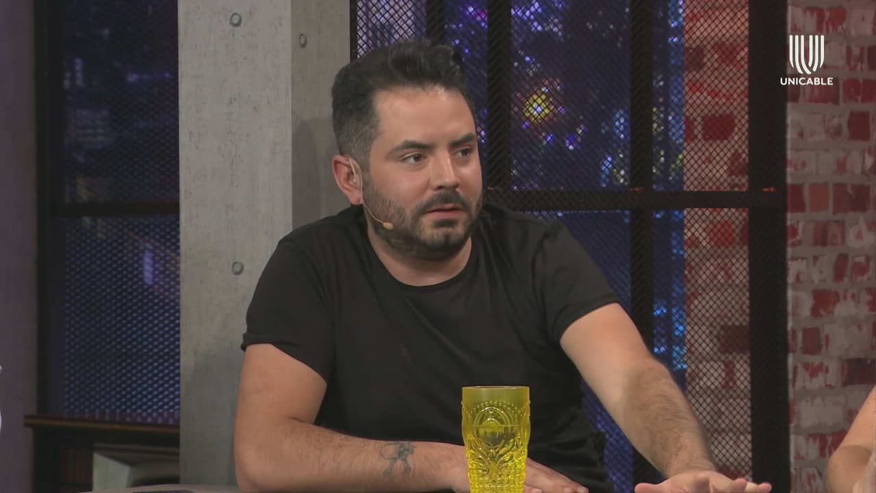 José Eduardo Derbez revela que cuando tuvo su primera vez le marcó a Victoria Ruffo para contarle