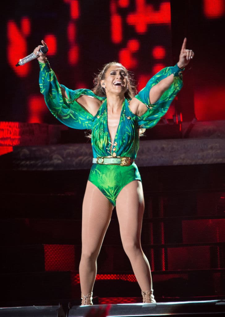 Ese mismo año, para la gira mundial “Dance Again World Tour”, el mismo palazzo se convirtió en un romper que usó la cantante en el escenario.