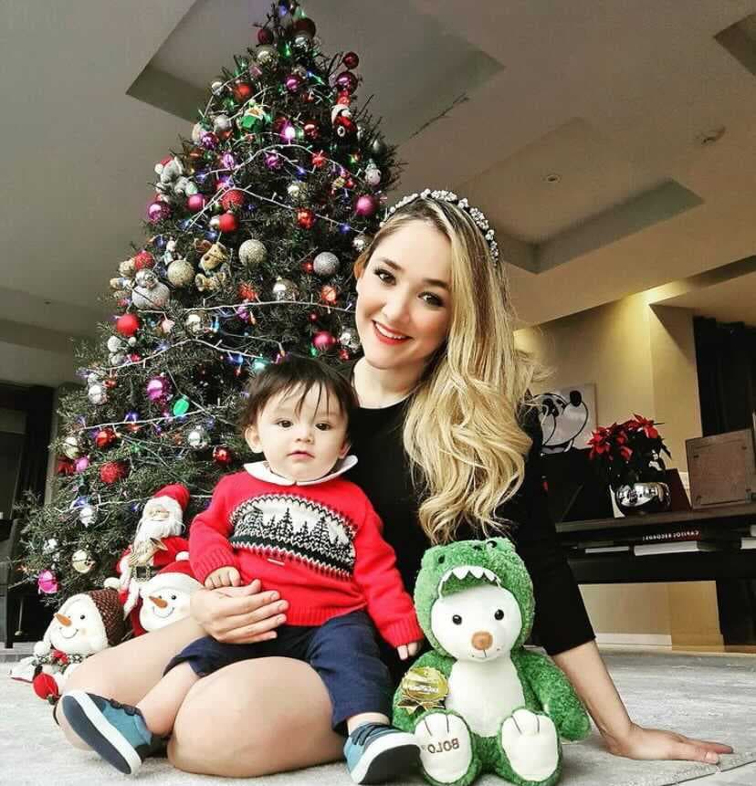 Sherlyn, quien comparte todos los momentos que vive junto a su bebé André, mostró la sorprendente decoración que realizó en casa de sus papás, Con esto, la actriz señaló que esta sería la primera Navidad de su pequeño, por lo que ella se encuentra muy emocionada en estas fechas.