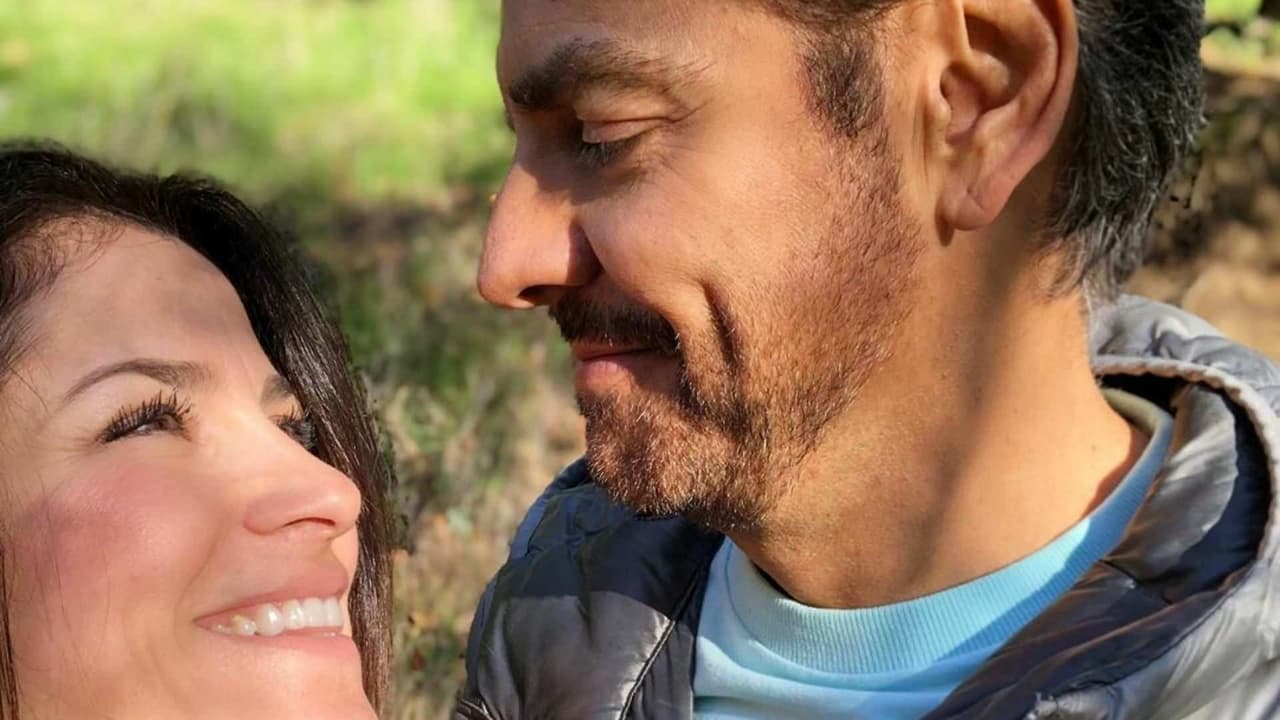 Video: Alessandra Rosaldo ‘denuncia’ públicamente a Eugenio Derbez por no lavar sus trastes