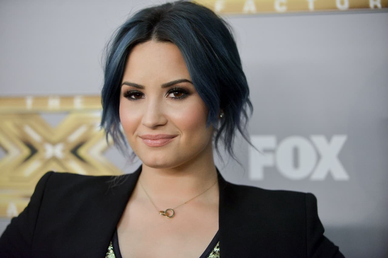 La cantante estadounidense Demi Lovato, ha vivido durante más de la mitad de su vida luchando contra la bulimia, trastorno bipolar, episodios de depresión y adicción a sustancias.
