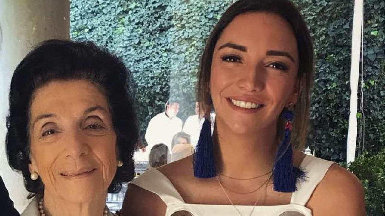 Abuelita de Regina Blandón enamora al aparecer bailando y cantando