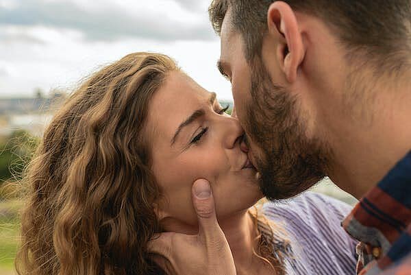 Padme Vidente comparte ritual para tener nuevos y mejores besos