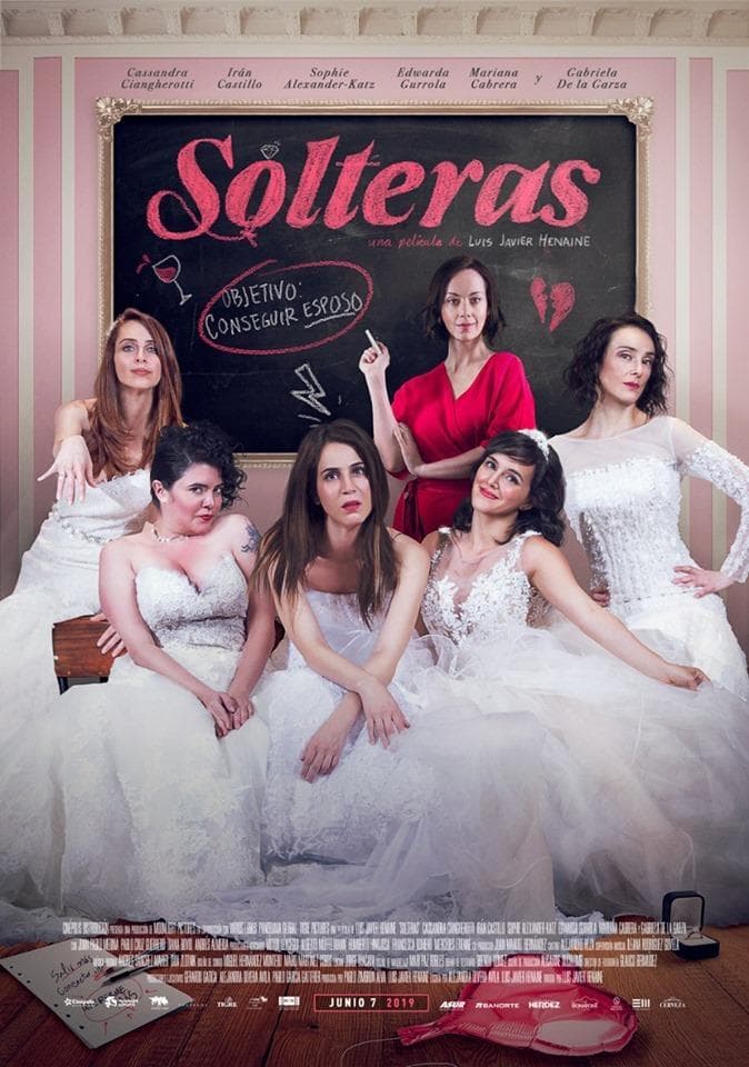 Solteras (2019) es una comedia romántica, con la que muchas se podrían identificar. Ana (Cassandra Ciangherotti) desea llegar a los treinta ya con anillo de compromiso, pero tras haber terminado con su exnovio, decide ir con una casamentera que le dará unos tips para encontrar pareja. Al final, todo lo que le pasa le hará replantearse sobre lo que realmente desea.