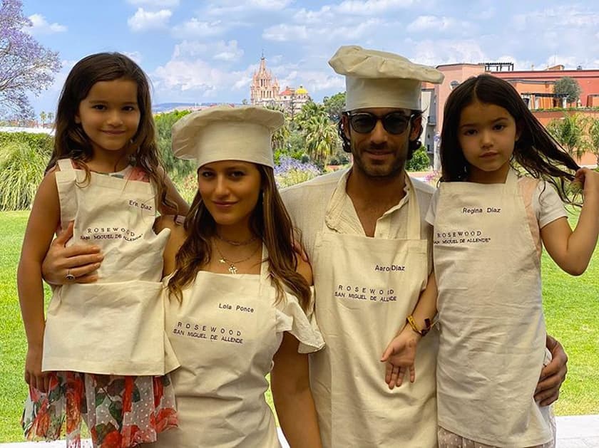 Además en octubre de ese año anunció la apertura de su canal de Youtube llamado ‘Una familia REAL', para mostrar su vida con Lola Ponce, con quien tuvo a sus hijas Regina y Erin. El nombre del canal surgió al usar las iniciales de los integrantes de su familia.