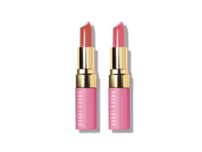 Esta compañía también desarrolló otro set con Bobbi Brown, el cual consiste en dos lipsticks en tonalidades neutrales y apoya a The Breast Cancer Campaign.