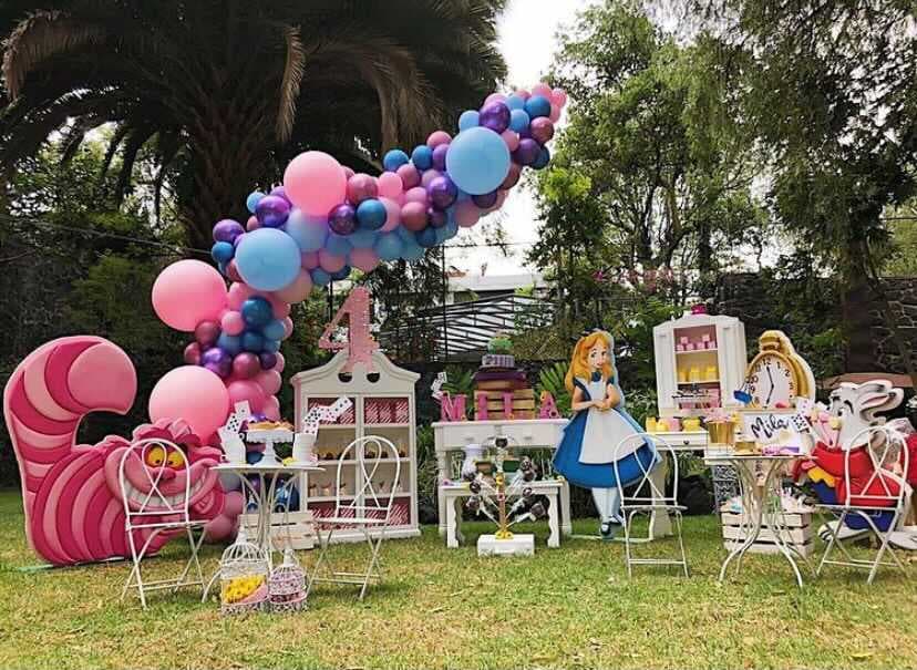 La temática del festejo fue de ‘Alicia en el país de las maravillas’. 
<br>