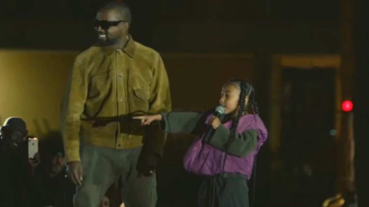 Escucha cómo cantó la hija de Kim y Kanye, North West, en el Paris Fashion Week