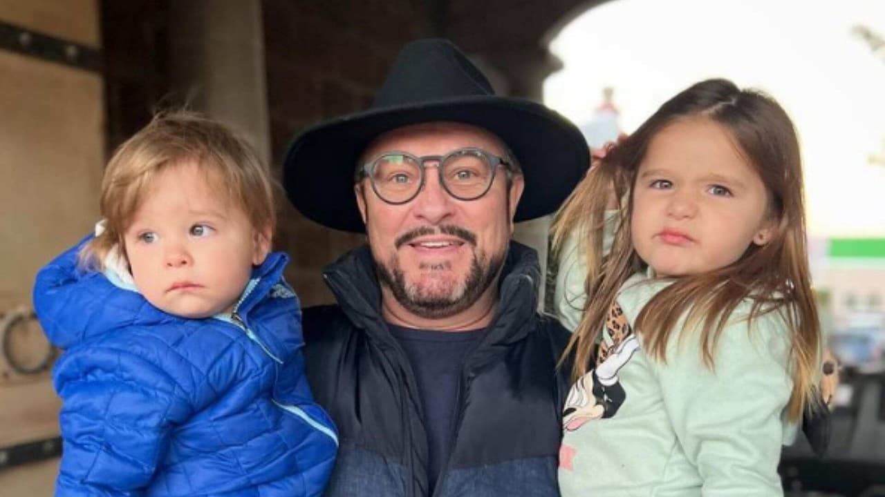 Arturo Peniche enternece al aparecer jugando con su nieta