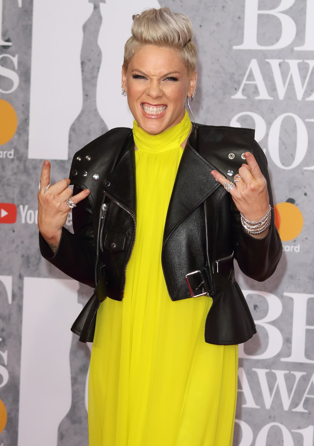 LONDON, -, UNITED KINGDOM - 2019/02/20: Pink seen on the red carpet during The BRIT Awards 2019 at The O2, Peninsula Square in London. (Photo by Keith Mayhew/SOPA Images/LightRocket via Getty Images)