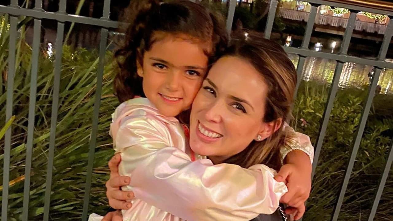 La hija de Jacky Bracamontes, Carito, muestra sus mejores pasos de baile