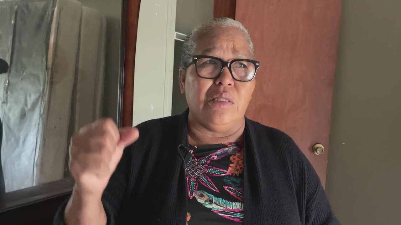 “Yo me meto en mi carro y me pongo a llorar”: familia pierde su casa en un incendio en Clinton