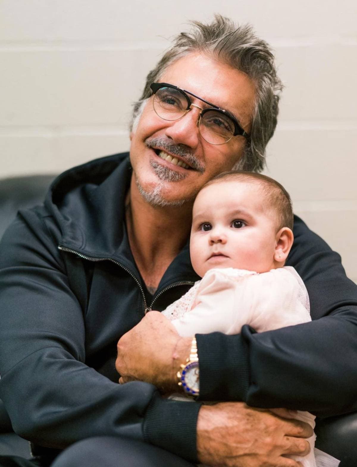Alejandro Fernández festeja el primer año de su nieta, Cayetana