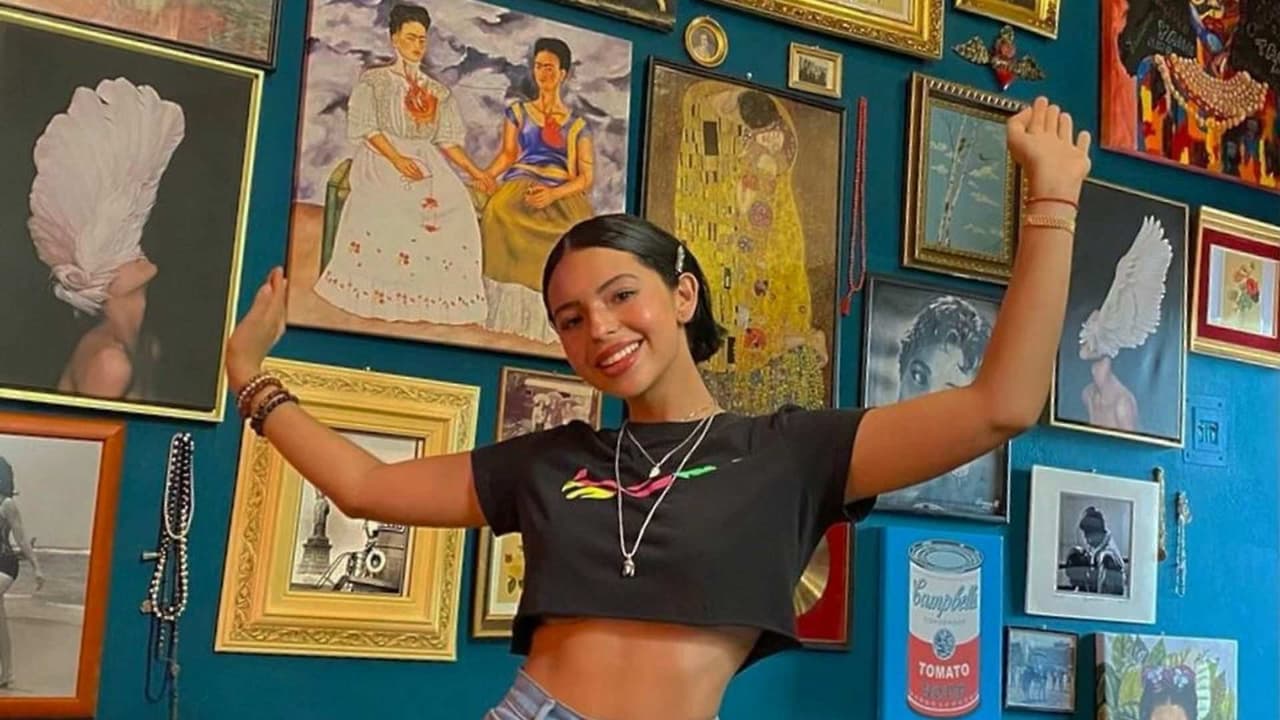 Ángela Aguilar enseña cada espacio de su cuarto y presume que ella misma lo diseñó
