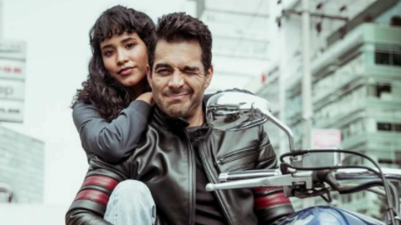 Omar Chaparro presume orgulloso el regalo que le hizo su hija Andrea