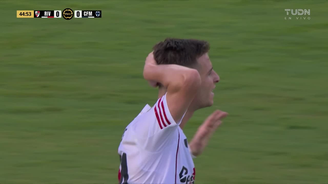 ¡Rayados se salva! Ocampos se barre y manda a tiro de esquina
