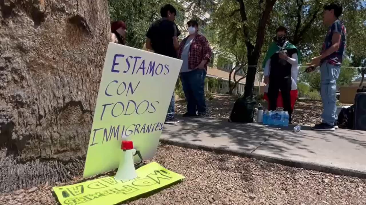 ICE mantiene arrestos de inmigrantes afuera de la corte migratoria de Phoenix