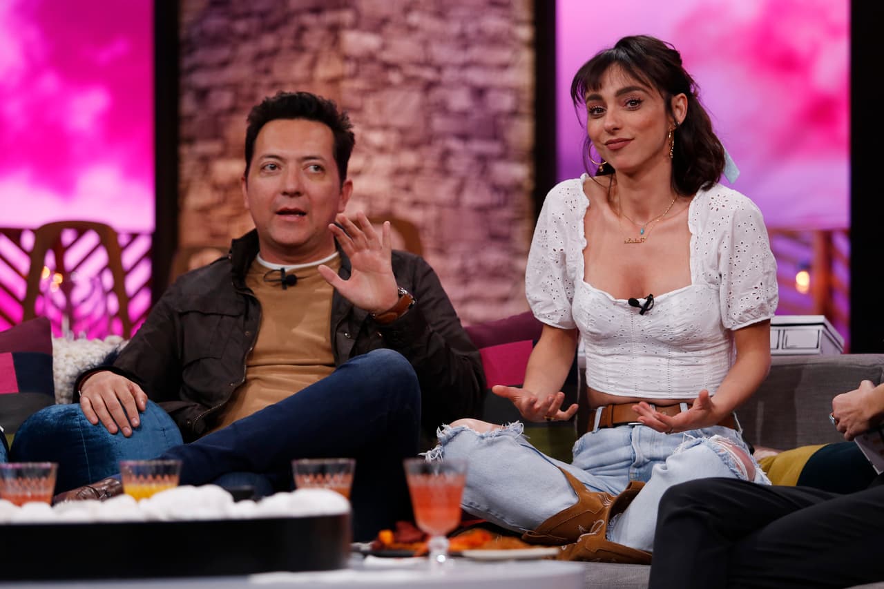 Otro de los invitados fue Bazooka Joe, quien llegó para platicar sobre su nuevo programa “Vas con todo” por el Canal 5, en el que Natalia Téllez también estará como conductora.