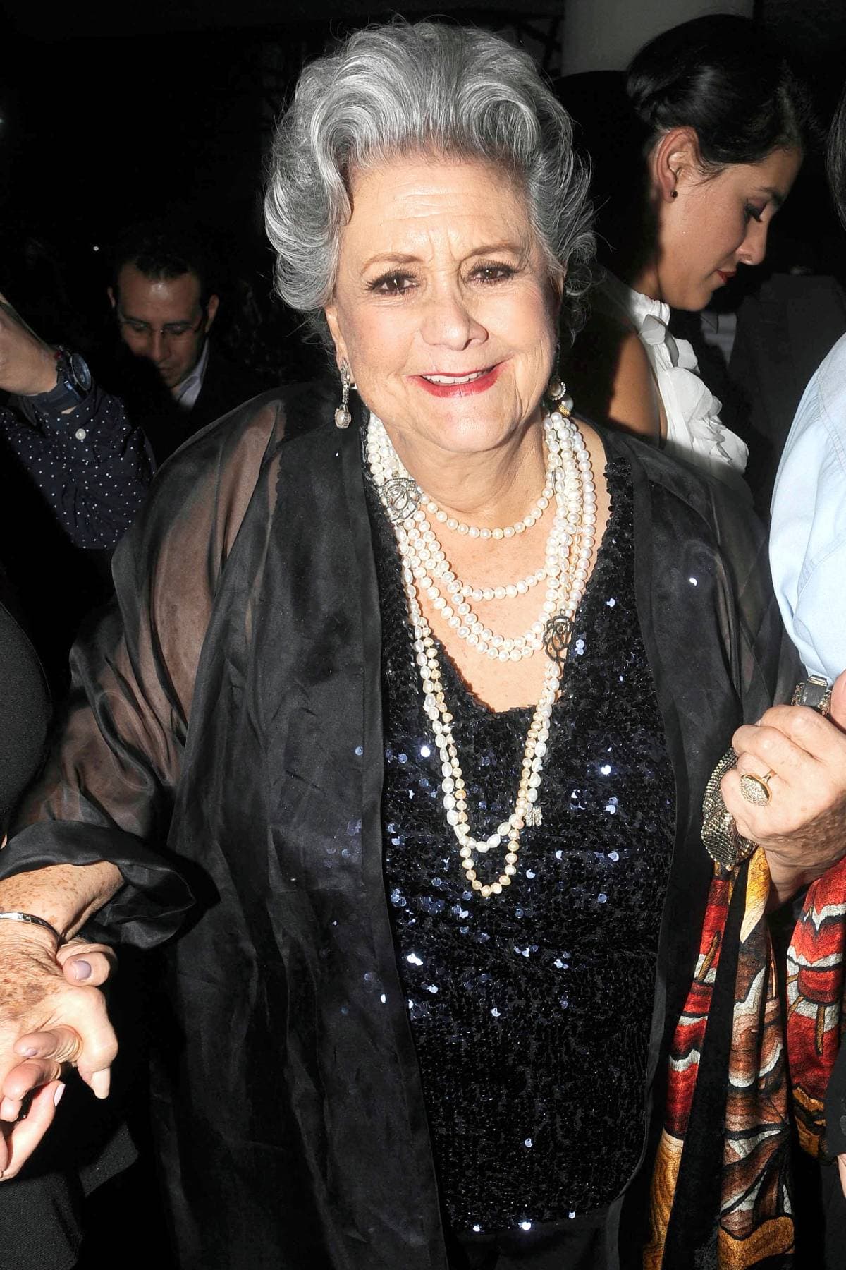 Queta Lavat fue hospitalizada de emergencia por una trombosis; mantiene preocupados a sus fans