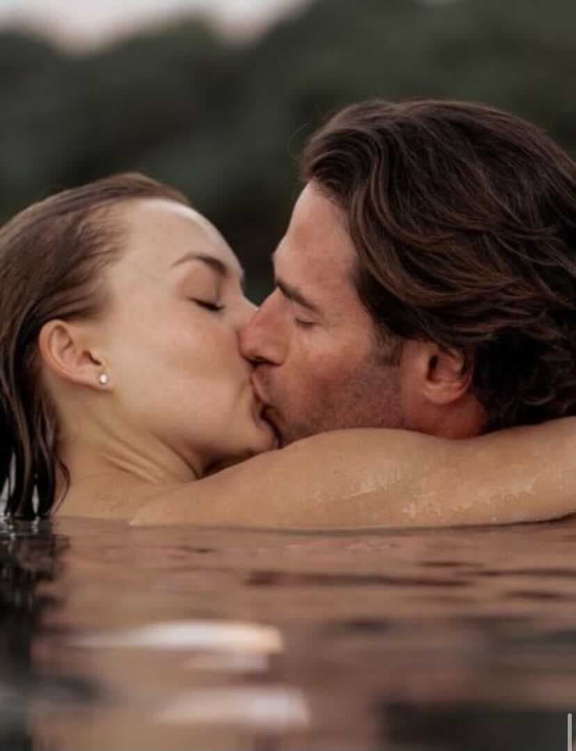 Una de las parejas más queridas en el mundo del espectáculo latino es la de 
<b>Angelique Boyer y Sebastián Rulli</b>, quienes nos han enseñado que el significado del amor puede ser distinto a lo que conocemos, y lo más importante es ser incondicional. En esta ocasión fue el actor quien quiso mandarle un mensaje a su pareja. 
<br>“Amar sin poseer. Acompañar sin invadir. Vivir sin depender. Así es el verdadero AMOR!. El deseo de bienestar y plenitud permanente por la persona que amas. Qué dichoso soy de dar y recibir eso a diario. Te amo @angeliqueboyer!”. 
<br>