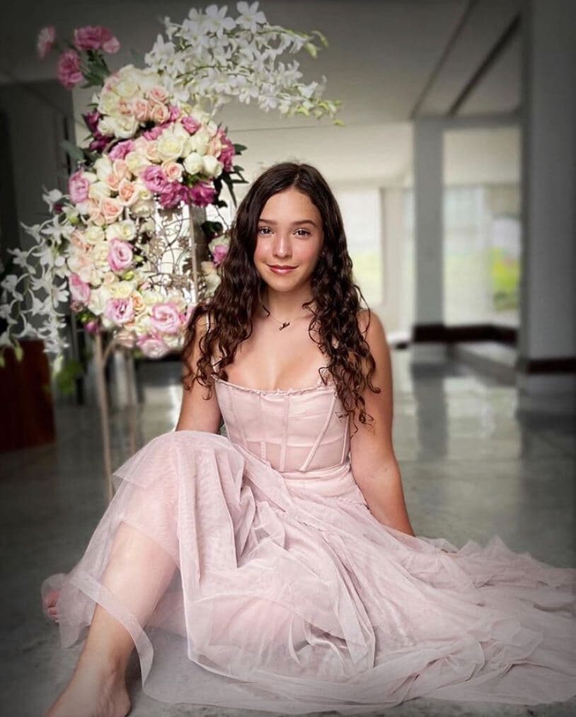 El día de ayer Mía, hija de Andrea Legarreta y Erik Rubín cumplió 15 años y no tuvo otra opción que festejar desde su casa por la crisis sanitaria que se vive. 
<br>