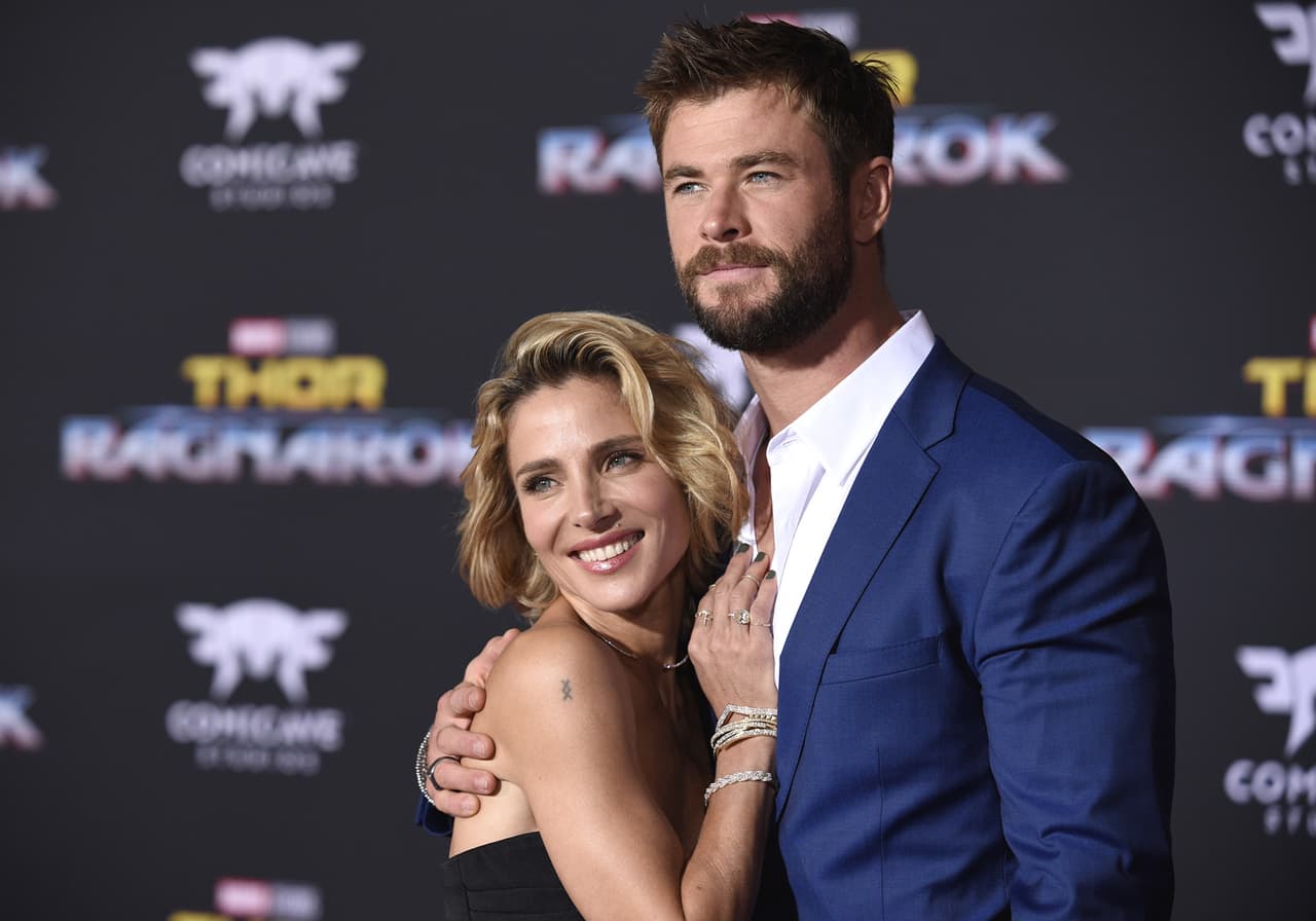 La actriz española de 41 años se casó con Chris, de 34 años (FOTO: AP)