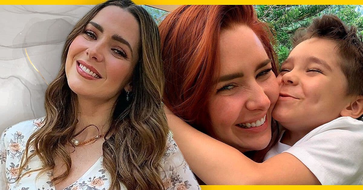 Ariadne Diaz lee con su hijo y ella ríe por la travesura del pequeño