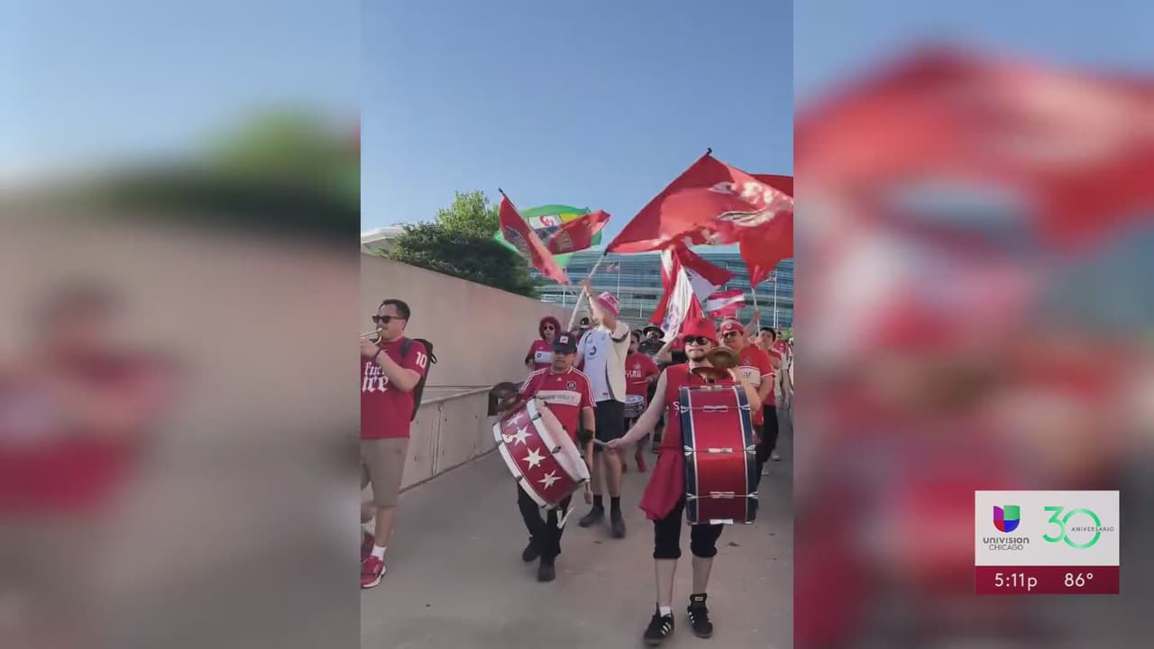 Aficionados son vetados por protestar contra ice en Soldier Field