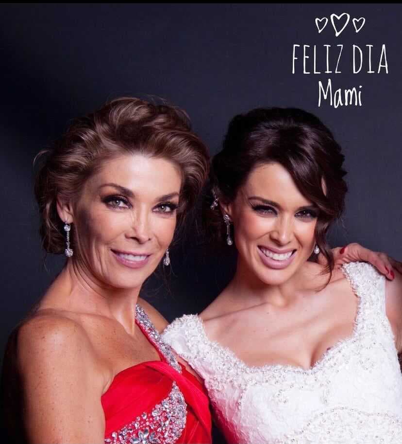 Jacky Bracamontes, una de las celebridades mexicanas más queridas del mundo del espectáculo mexicano, no dejó pasar la ocasión para compartir una fotografía junto a su madre, dándole las gracias por siempre estar con ella. 
<br>
<br>“Feliz día de las madres a mi mami chula linda preciosa! Todos los días le doy gracias a la vida por darme el regalazo de tener una mamá como tú!!! Gracias por siempre estar a mi lado en las buenas y en las no tan buenas!!! Te adorooo @pichisvan” .
<br>
